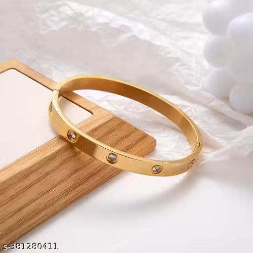 Elegant Heart Charm Gold Bracelet for Women | Dainty Adjustable Love Jewelry