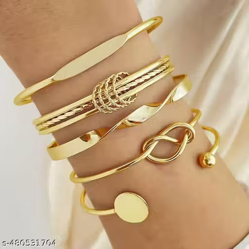 Chic Rose Gold Charm Bracelet for Women | Adjustable Elegant Everyday Jewelry