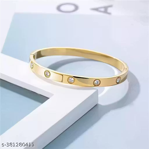 Elegant Heart Charm Gold Bracelet for Women | Dainty Adjustable Love Jewelry
